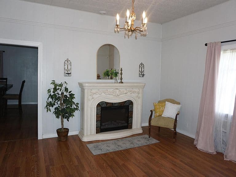 Listing photo 2
