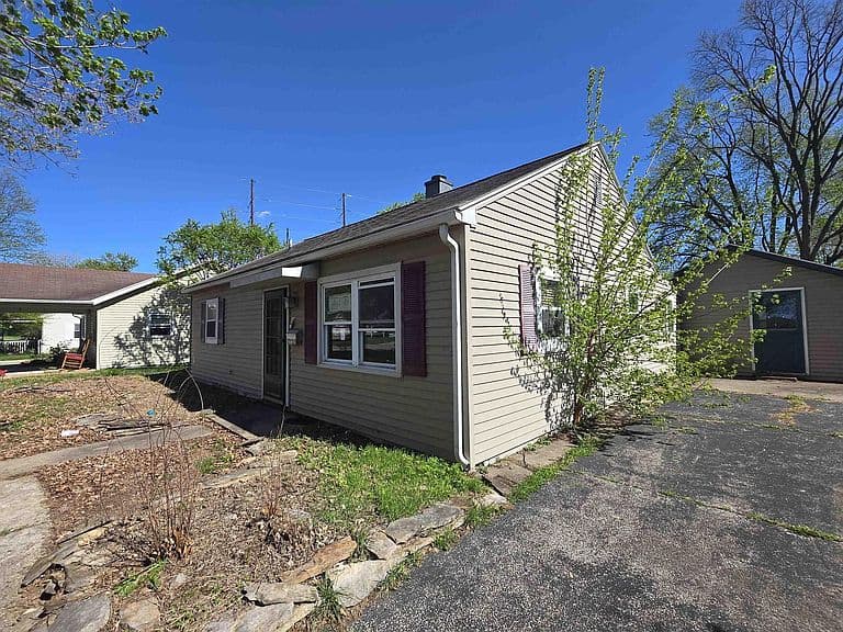 Listing photo 2