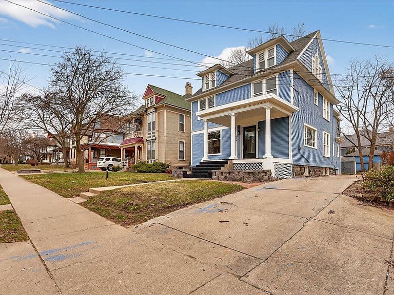 Listing photo 5