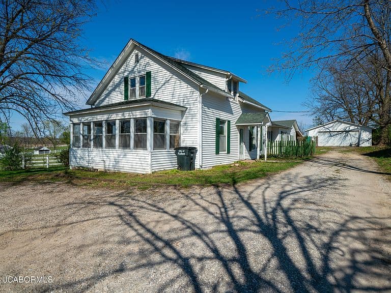 Listing photo 3