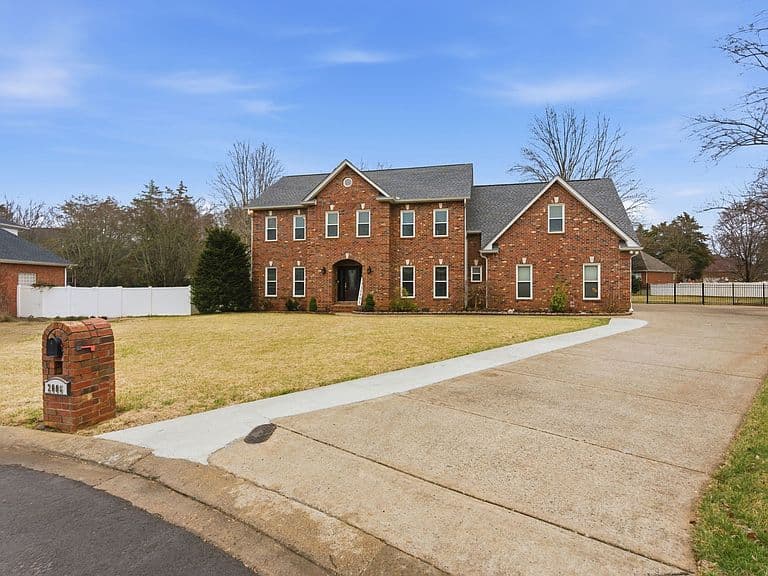 Listing photo 3
