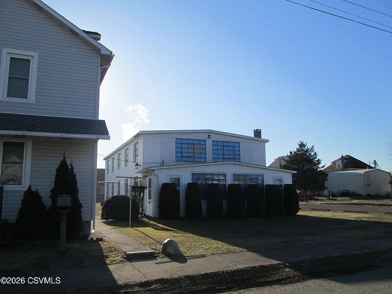 Listing photo 4