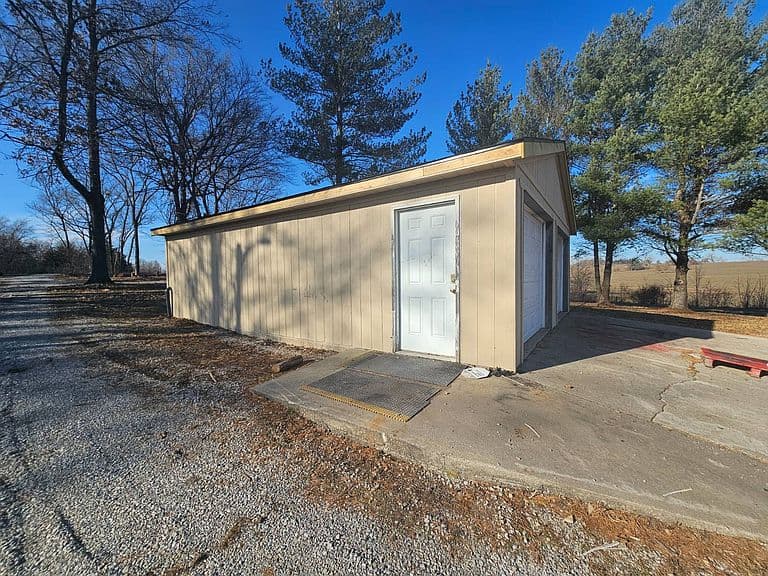 Listing photo 4