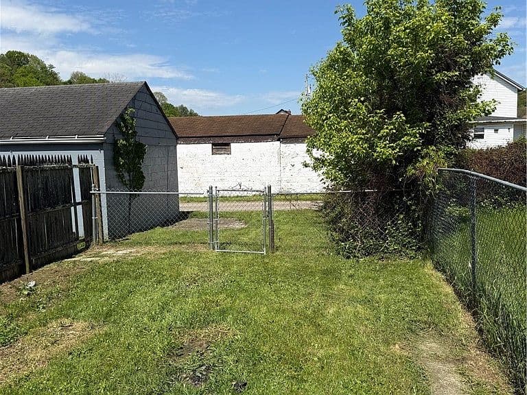 Listing photo 5