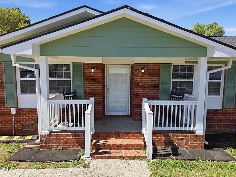 Listing photo 5