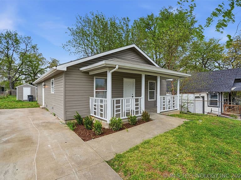 Listing photo 3