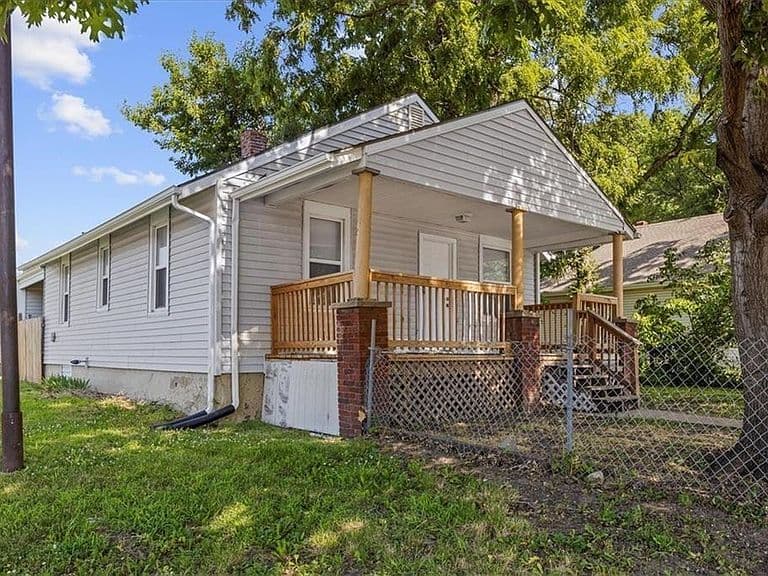 Listing photo 2