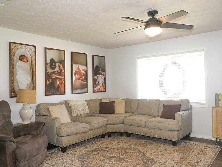 Listing photo 3