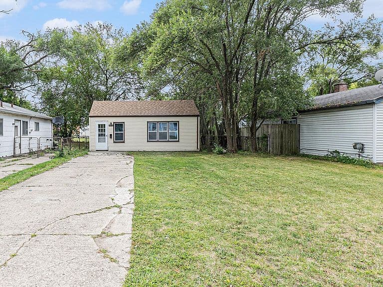 Listing photo 2