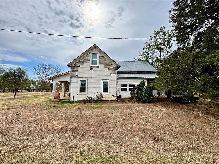 Listing photo 5