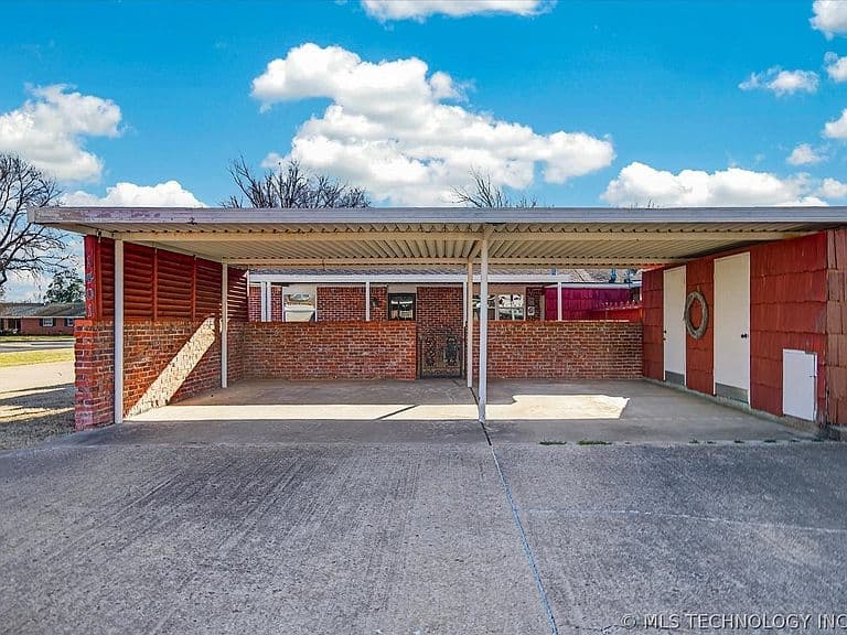 Listing photo 4