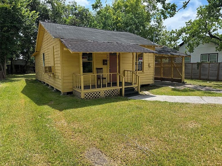 Listing photo 2