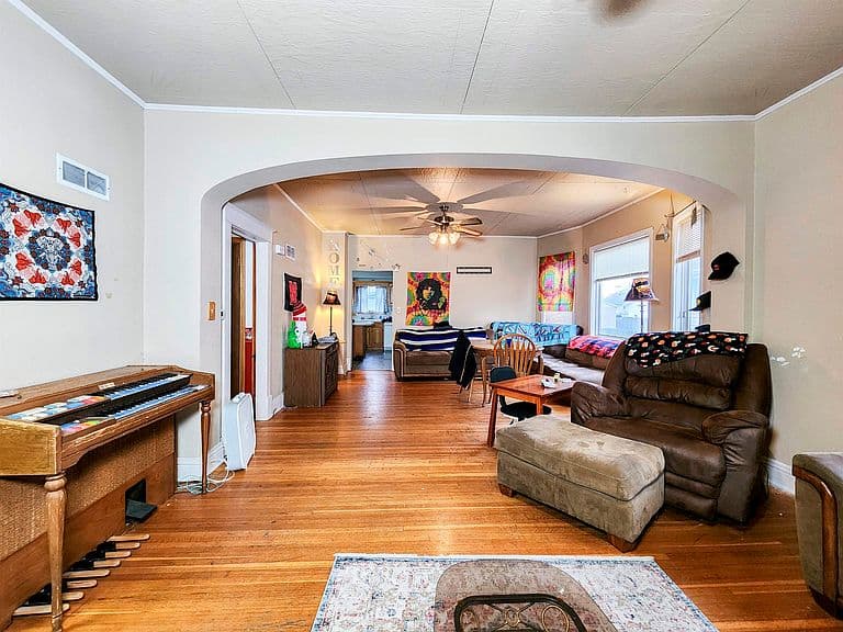Listing photo 5