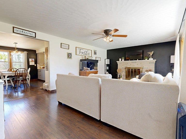 Listing photo 3