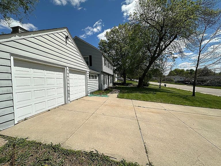 Listing photo 5