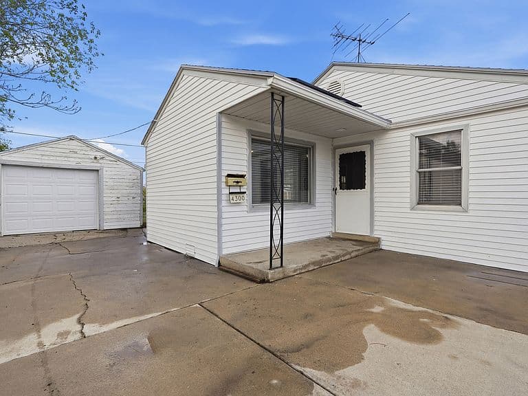 Listing photo 4