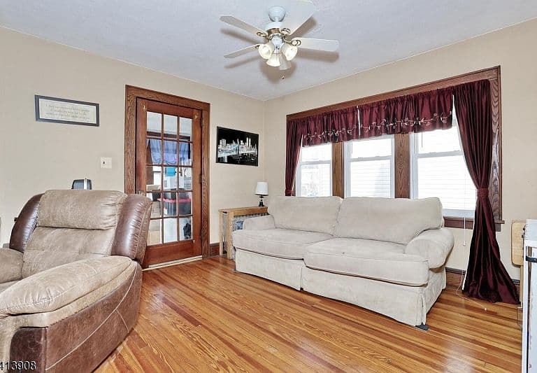 Listing photo 5