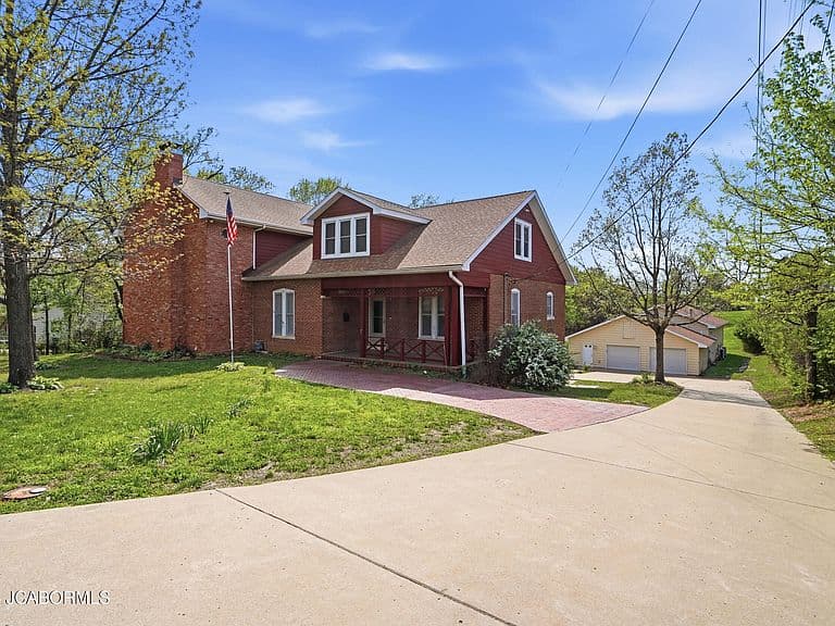 Listing photo 2