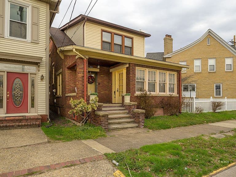 Listing photo 3