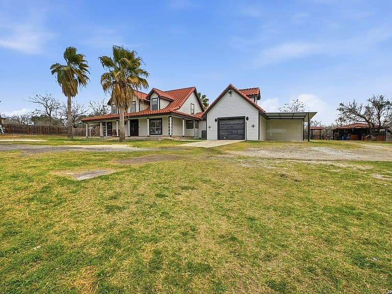 Listing photo 3