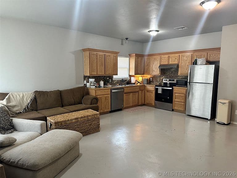 Listing photo 2
