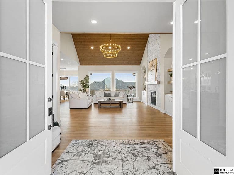 Listing photo 3