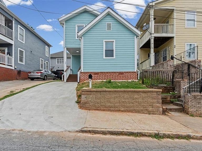 Listing photo 2