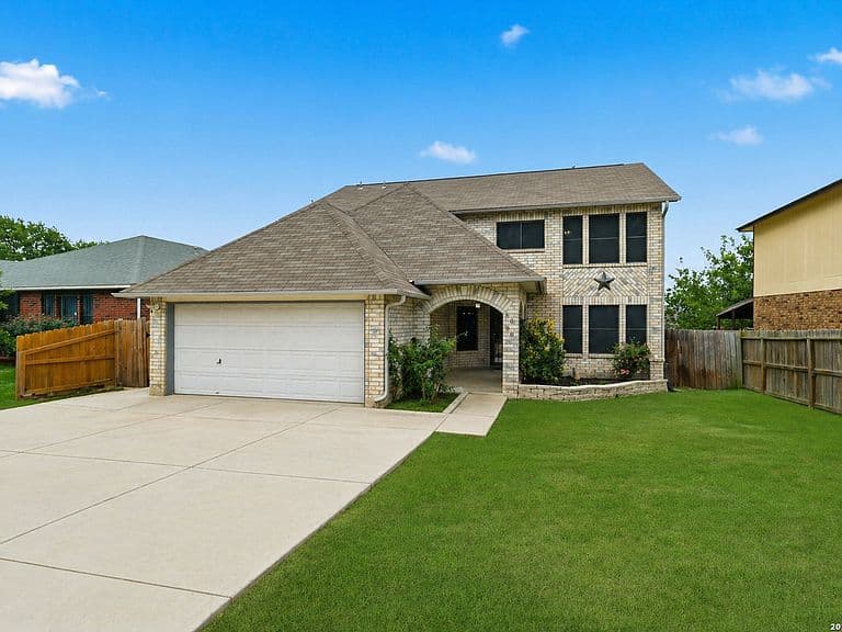 Listing photo 2