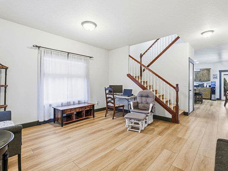 Listing photo 5