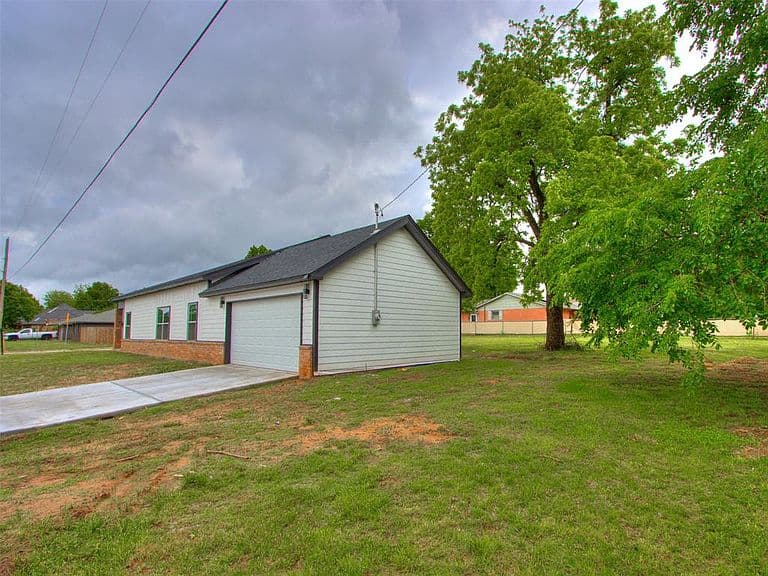 Listing photo 4