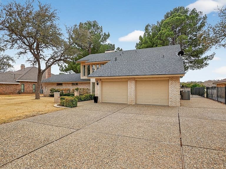 Listing photo 5