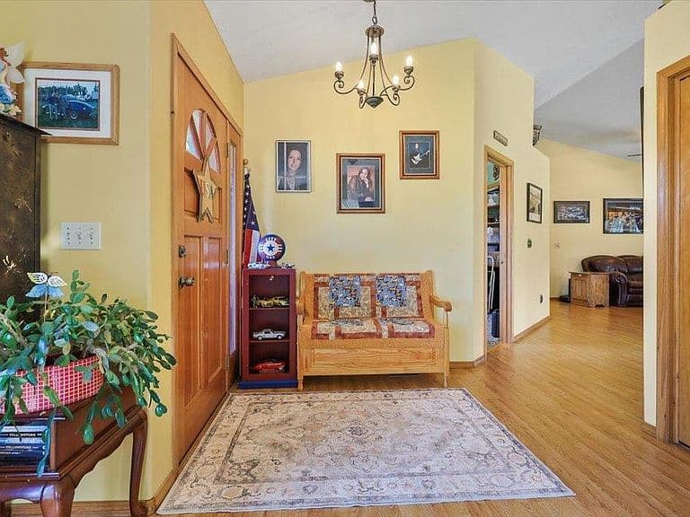 Listing photo 3