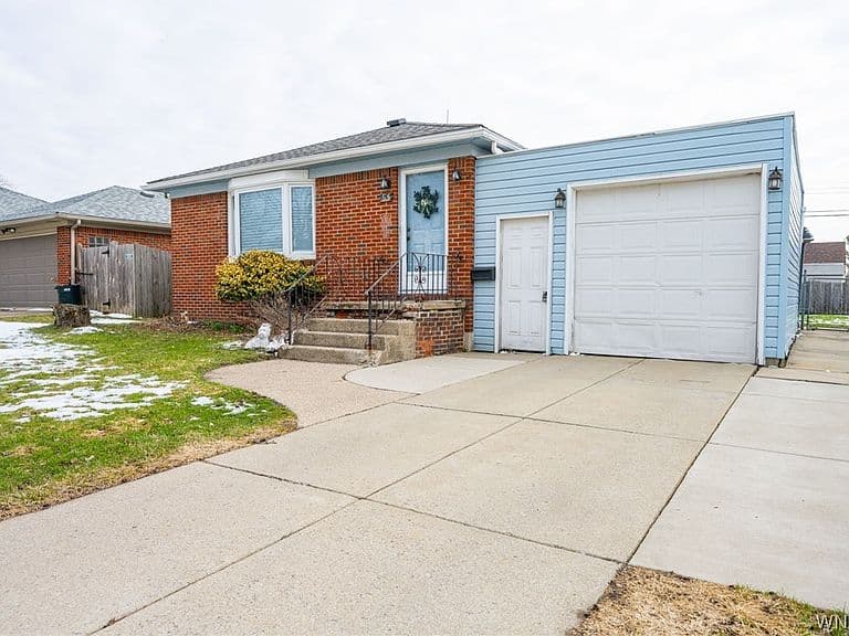 Listing photo 2