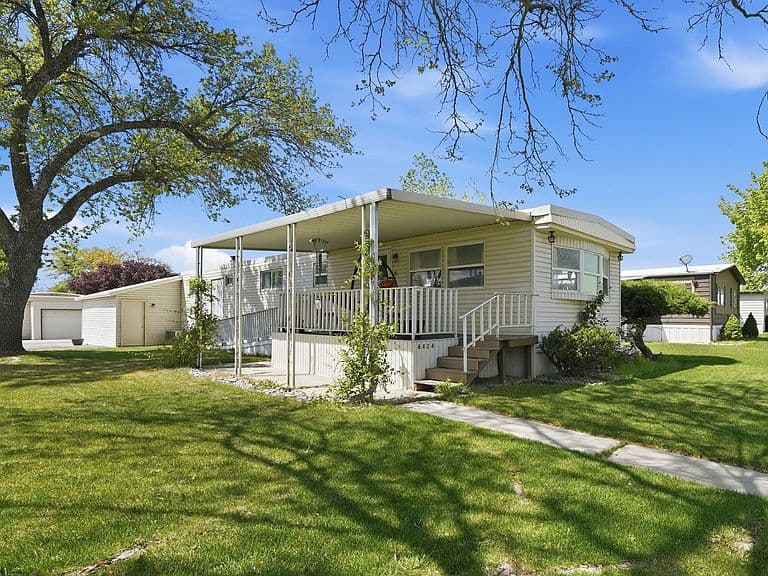 Listing photo 2