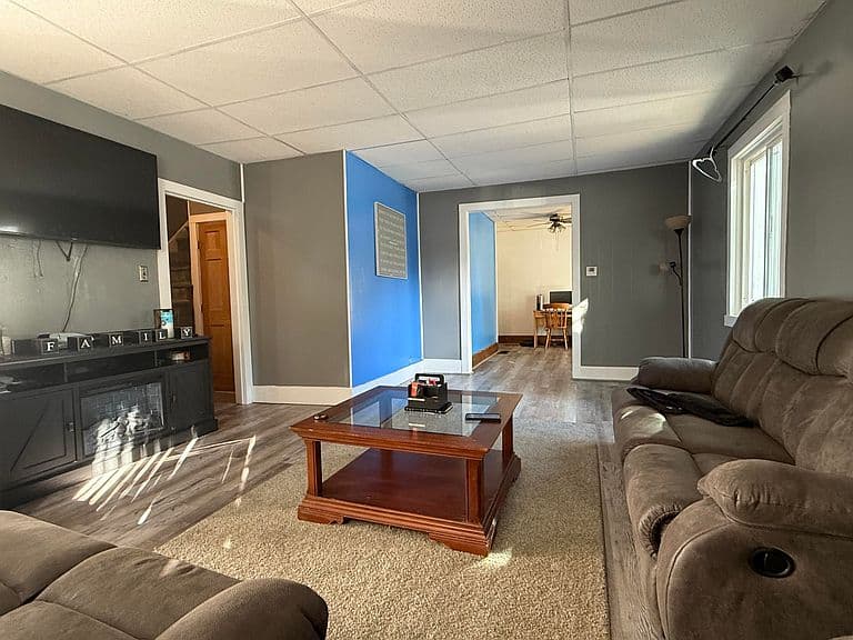 Listing photo 5
