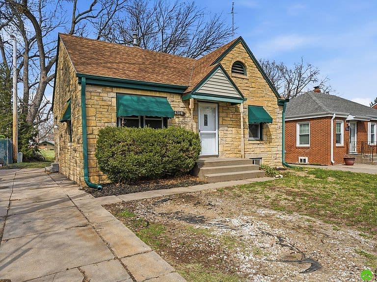 Listing photo 3