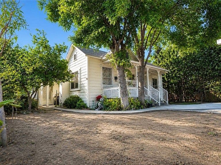 Listing photo 5