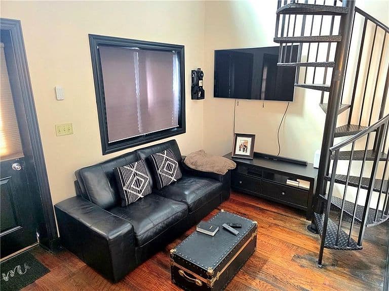 Listing photo 4