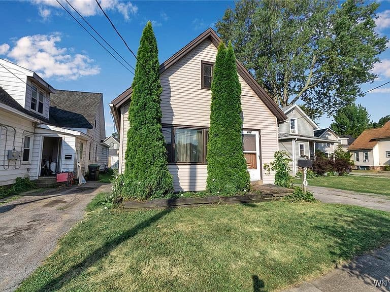 Listing photo 3
