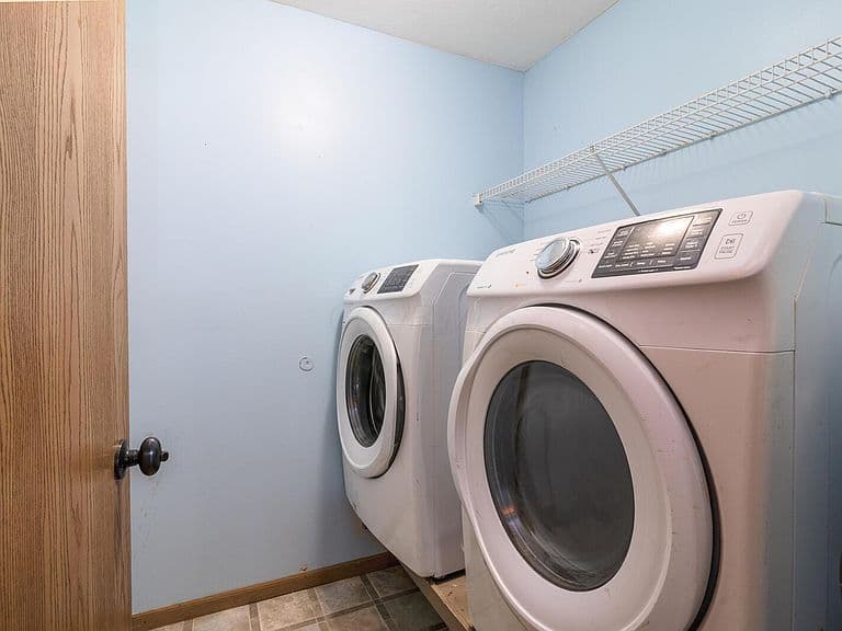 Listing photo 5
