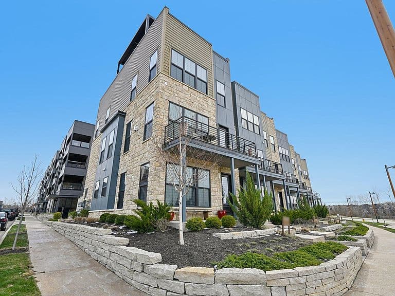 Listing photo 5
