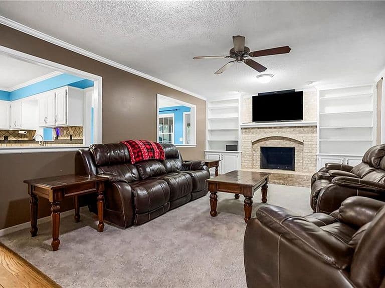 Listing photo 3