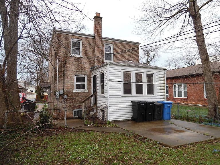Listing photo 2
