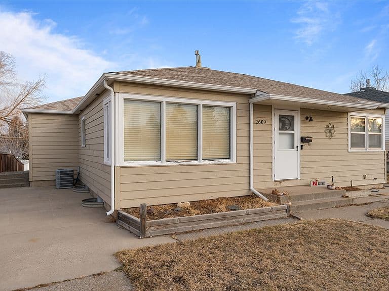 Listing photo 2