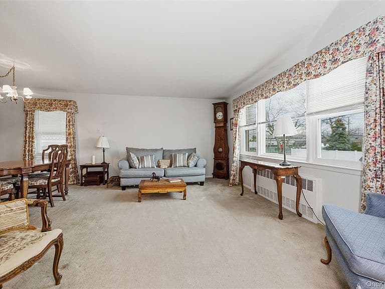 Listing photo 3