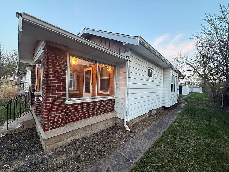 Listing photo 2