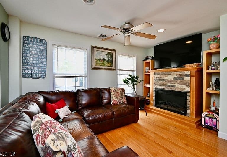 Listing photo 5