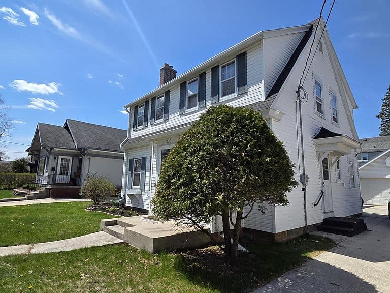 Listing photo 3