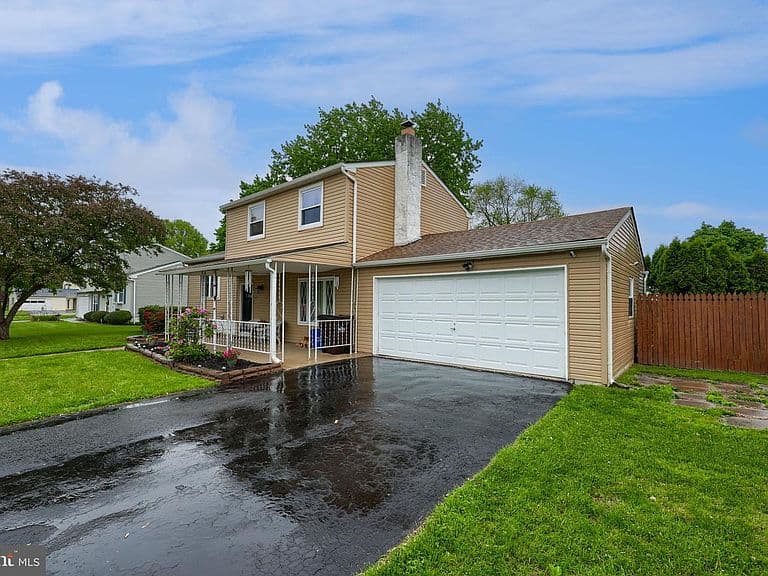 Listing photo 2