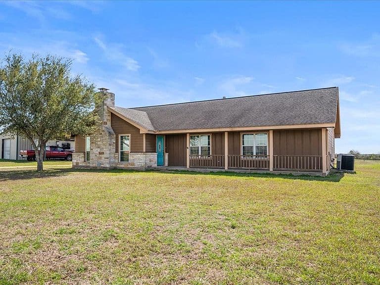 Listing photo 3